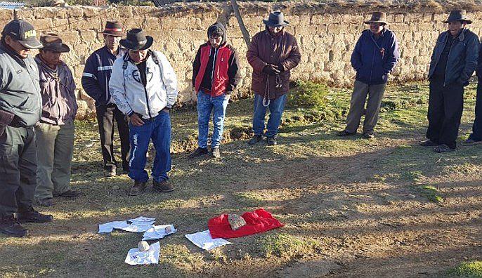 Hallan bandera roja con la hoz y martillo en Andahuaylas