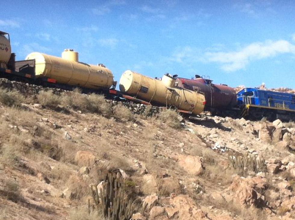 Tren de carga se descarrila y derrama combustible