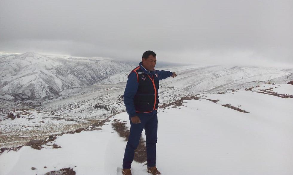 Nieve y lluvia bloquea vías de comunicación y deja varada a personas y vehículos