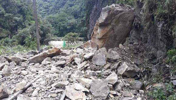 Mueren sepultadas 7 personas tras derrumbe de campamentos mineros en Puno