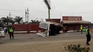 Choque de dos furgonetas deja cuatro heridos en la Panamericana Sur (VIDEO)