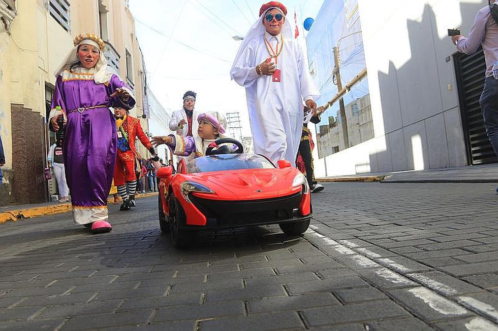 Payasos armaron fiesta en las calles del Centro Histórico (FOTOS y VIDEO)