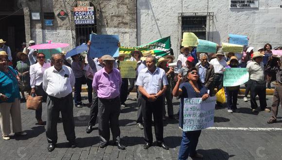 Arequipa: AMPACA realiza plantón frente a Sunarp exigiendo celeridad