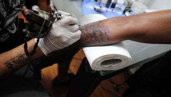 Tintas de tatuajes tienen agentes cancerígenos