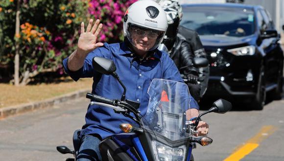 Bolsonaro se reencuentra con simpatizantes dar negativo al coronavirus. (Foto: Sergio LIMA / AFP).
