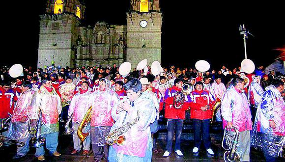 Candelaria rompe fuego con llegada de bandas de músicos a la Ciudad Lacustre