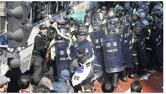 Corea del Sur: al menos 2 muertos dejan violentas protestas tras destitución de presidenta