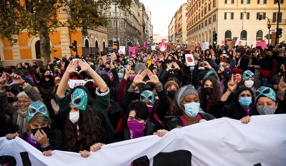 Las protestantes exigen la renovación del Plan Trienal contra la Violencia, que caducó en 2020. (Foto: EFE / Riccardo Antimiani)
