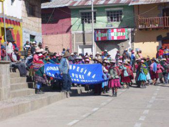 Plantón en la UGEL Chumbivilcas