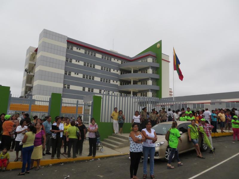 Disparan contra casa de regidor y hieren a su esposa