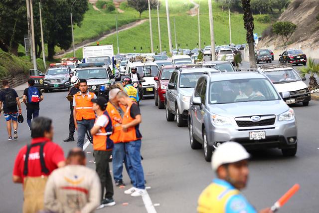Miraflores: reportan incendio forestal en la Bajada de Armendáriz. Foto: Hugo Curotto/GEC