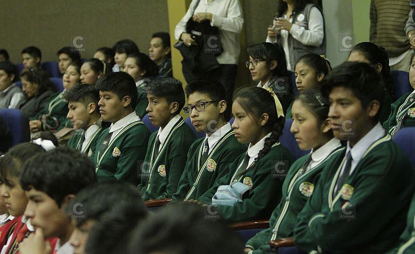 Mil 296 beneficiarios con becas de Pronabec en Arequipa