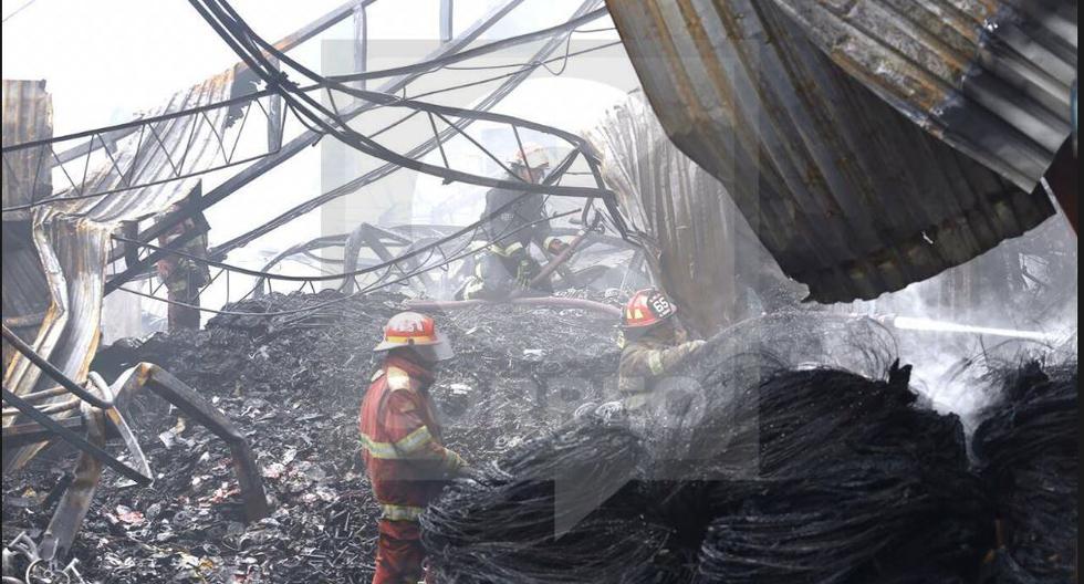 Incendio en almacén de bicicletas fue controlado en La Victoria. Fotos: Alberto Valderrama