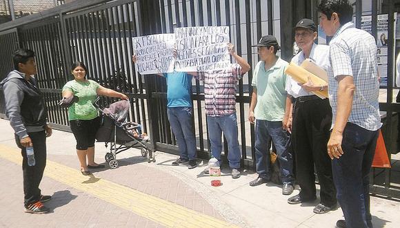 Chimbote: Vigilantes impagos del Ministerio Público piden limosna