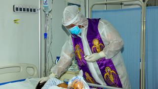 Pacientes COVID-19 reciben sacramento de la unción de enfermos en villa EsSalud en Piura