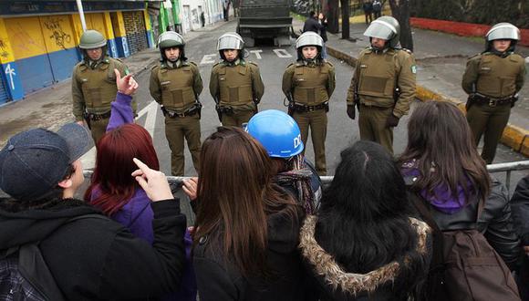Chile: 140 detenidos y 18 policías heridos en protesta de estudiantes