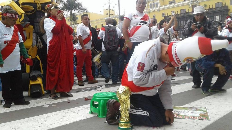 Lamento de hinchas tras eliminación de Perú en el Mundial Rusia 2018 (GALERÍA)