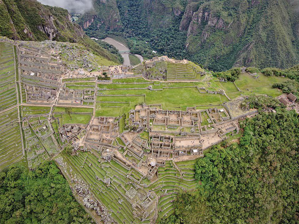 Proceso legal a extranjero que usó drone en Machu Picchu continuará aunque no esté en el país