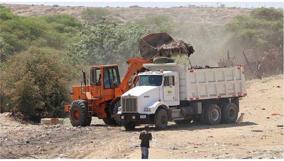Recogen 300 toneladas de basura de dos drenes de Talara