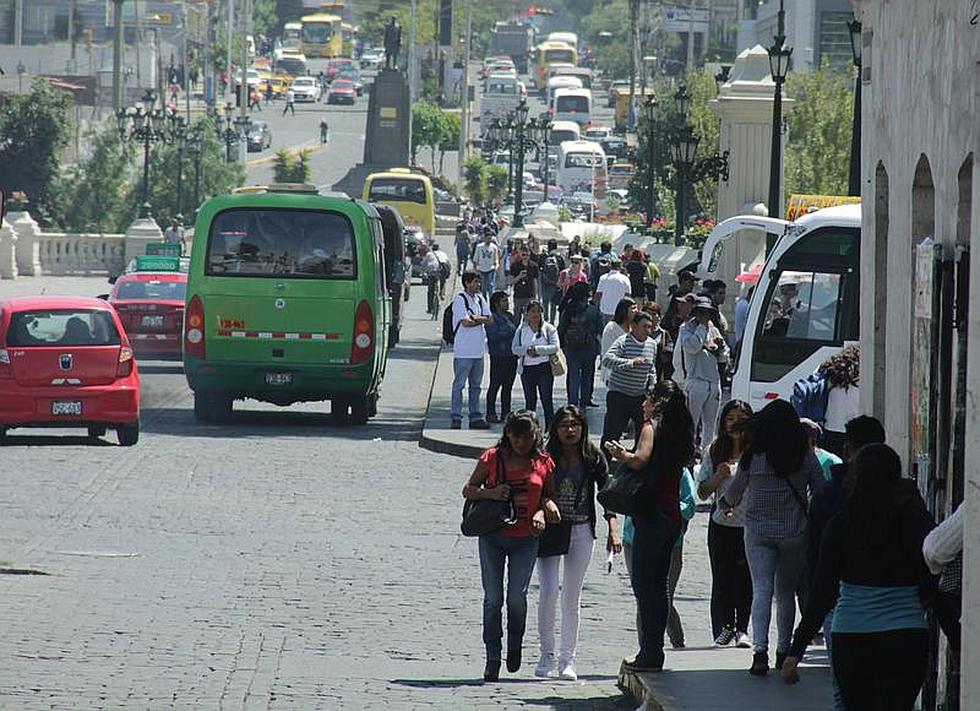 Actividades se desarrollan con normalidad en Arequipa, solo hay marchas (FOTOS)