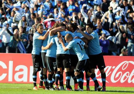 Eliminatorias Brasil 2014: Uruguay gana 3-2 a Perú