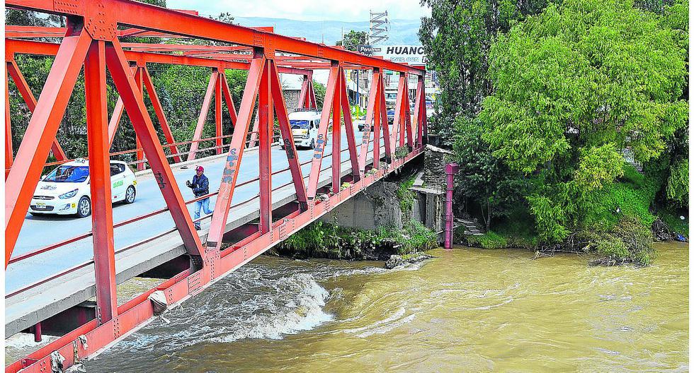 Puente de ingreso a Huancayo se podría venir abajo por debilitamiento