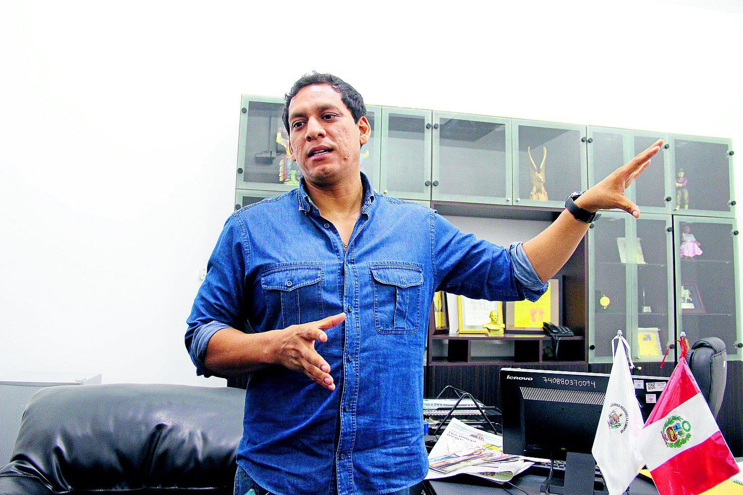 Piden que Fiscalía investigue a Luis Valdez