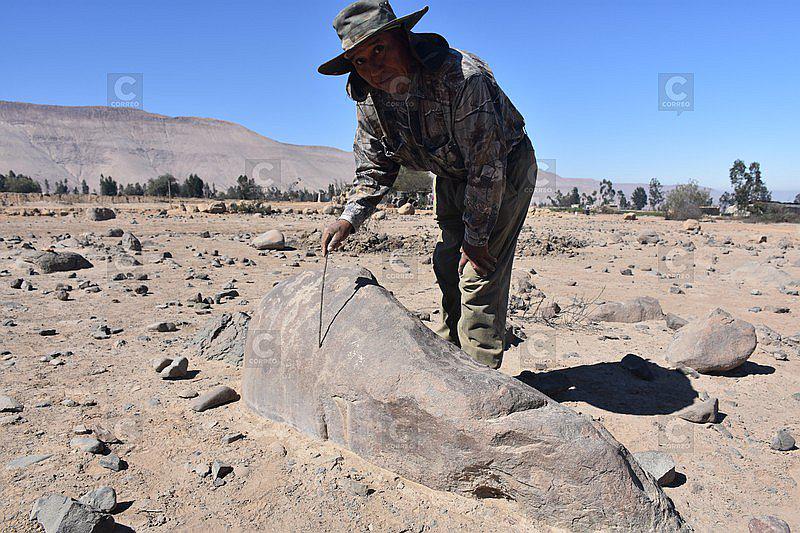 Obreros hallan petroglifos en chacra abandonada del anexo de Miculla