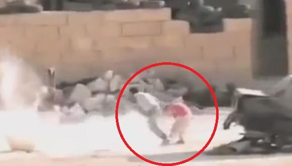 ​Siria: Niño se hace el muerto para salvar a niña (VIDEO)