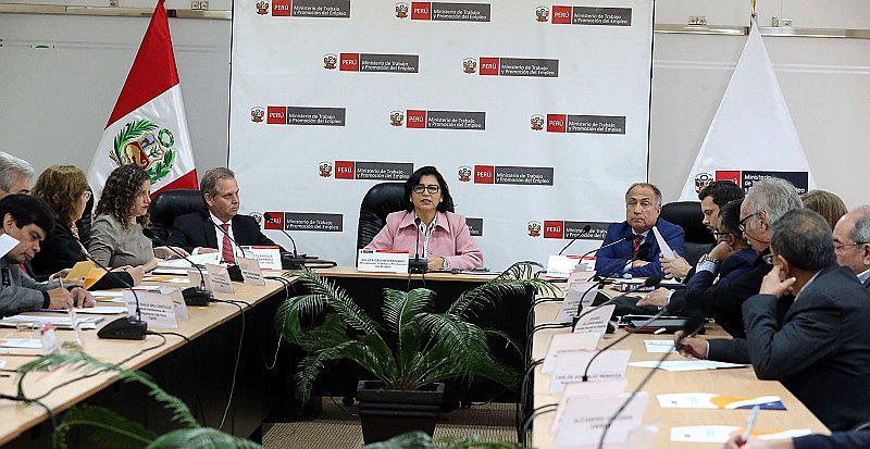 Plan de competitividad y propuesta de empleo juvenil se presentan a empresarios y trabajadores