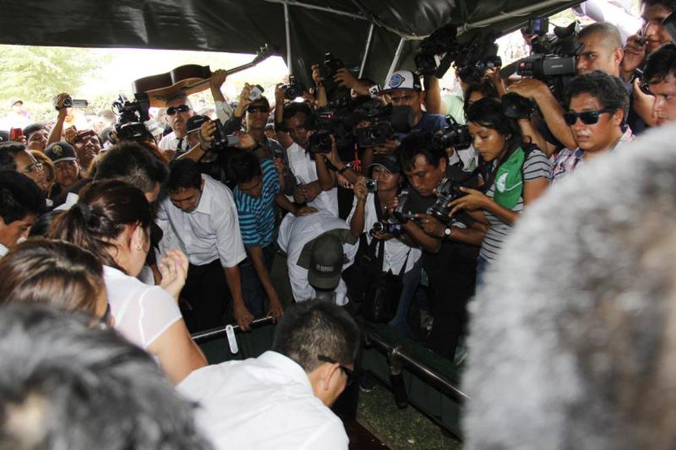 Más cinco mil personas dieron último adiós a Edita Guerrero (Fotos)