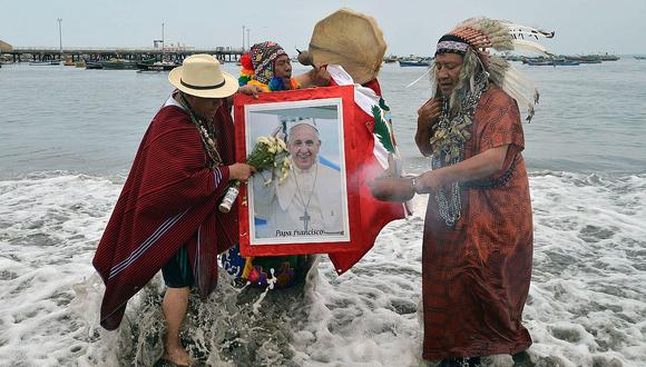 Chamanes invocaron a sus deidades "para proteger de cualquier peligro" al Papa Francisco (FOTOS) 