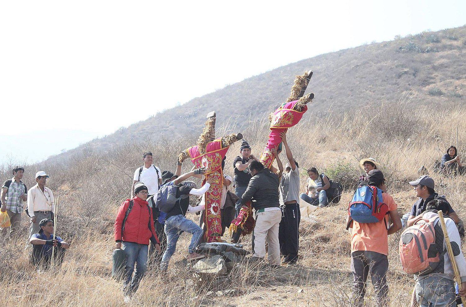 Hace tres siglos celebran fiesta de las Cruces del Señor de San Cristóbal 