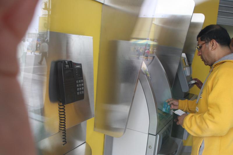 Delincuentes violentaron cajero Global Net y se llevan 2 mil soles