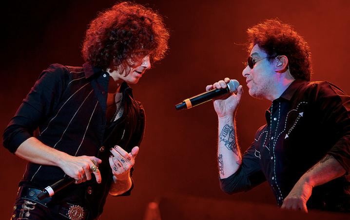 Andrés Calamaro y Enrique Bunbury cantan "Crimen" en homenaje a Gustavo Cerati (VIDEO)