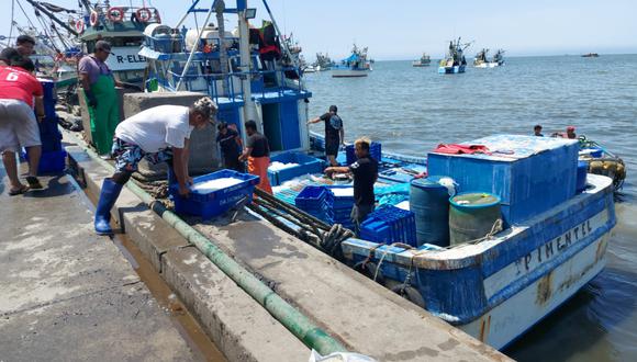 Pisco: Embarcación cargada de bonito naufraga frente a San Andrés