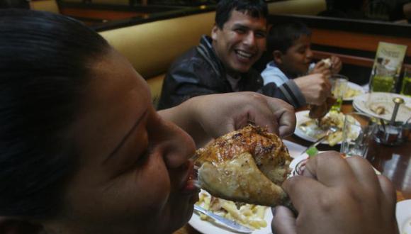 En Lima se consumen 40 millones de pollos al mes