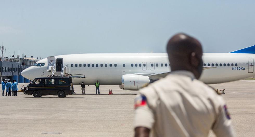 Imagen referencial de un avión llegando al aeropuerto en Puerto Príncipe, Haití. (Pierre Michel JEAN / AFP).