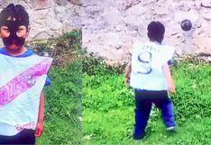 Conmovedor: niño elabora su camiseta con una bolsa plástica para alentar a la Selección Peruana (FOTOS)
