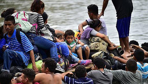 México abre su frontera a mujeres y niños de caravana migrante de hondureños
