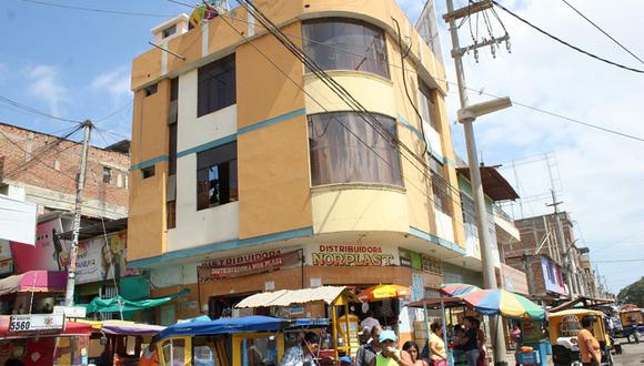 Lanzan excremento a local de canal Hechicera 