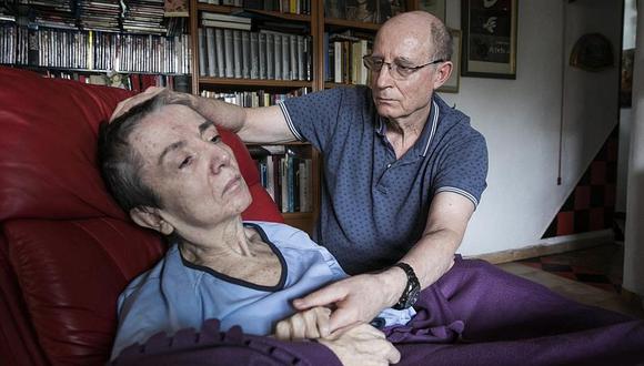 Un hombre ayuda a morir a su esposa con esclerosis múltiple (VIDEO)
