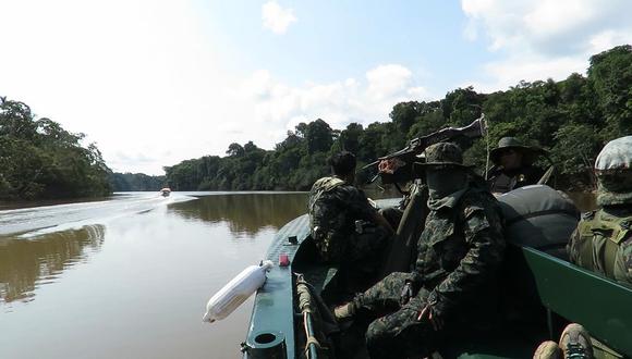 Iquitos: Ministro de Defensa inspecciona almacén tras robo de fusiles del Ejército