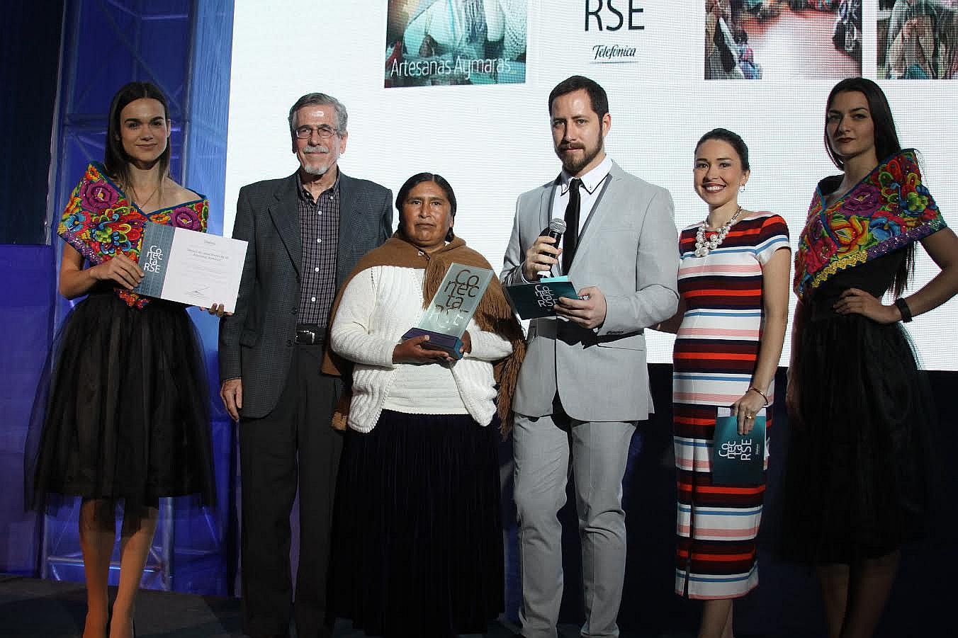 Puno: Coordinadora de Mujeres Aymaras recibe premio de "Conectarse para crecer"