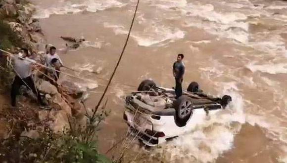 Tragedia enluta a familia cerca al peaje de Ambo. Camioneta cayó al río Huallaga/ Foto: Jairo Salazar