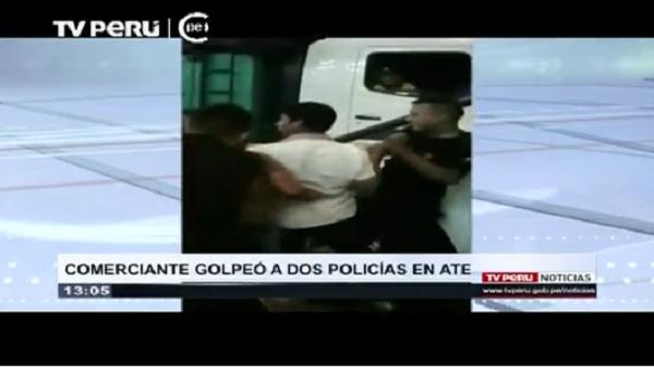 ​Comerciante golpeó a dos policías durante intervención (VIDEO)