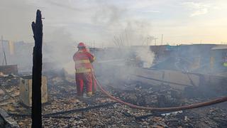 Incendio deja en escombros cuatro viviendas en Nuevo Chimbote