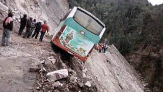 Áncash: 40 pasajeros de bus se salvan de caer a abismo en carretera Lima - Pomabamba (FOTOS)