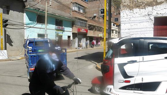 Huancavelica: Cable de semáforo pone en riesgo a la población