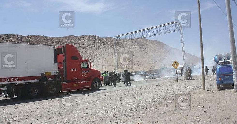 Usaron bombas lacrimógenas para habilitar  pase en la Panamericana Sur de Arequipa